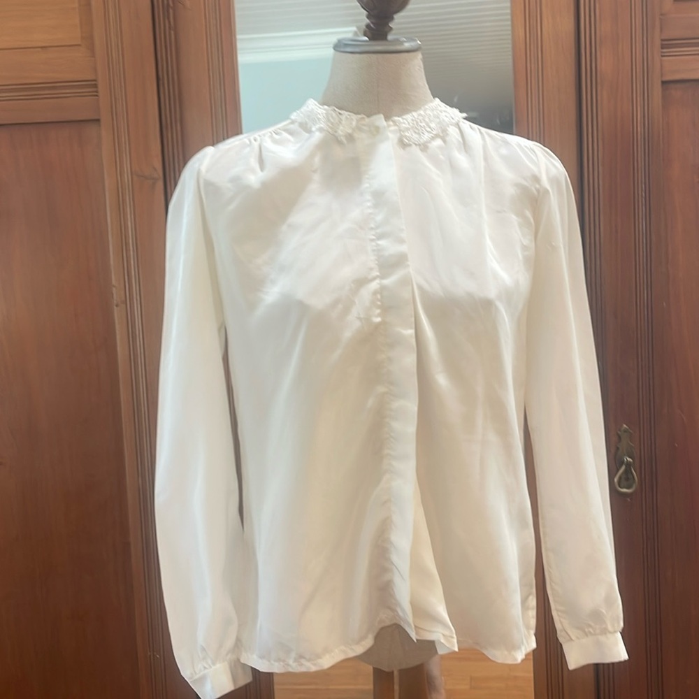 Vintage 70s Jolene fashions white button-down lace collar cottagecore blouse